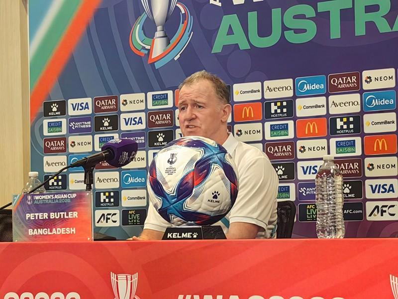 虎扑电竞-孟加拉女足主帅:中国队有时看似势不可挡,但我们绝不退缩